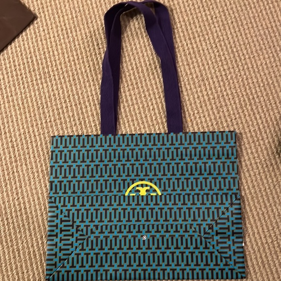 6 Luxury Designer Shopping Bags - Picture 8 of 14